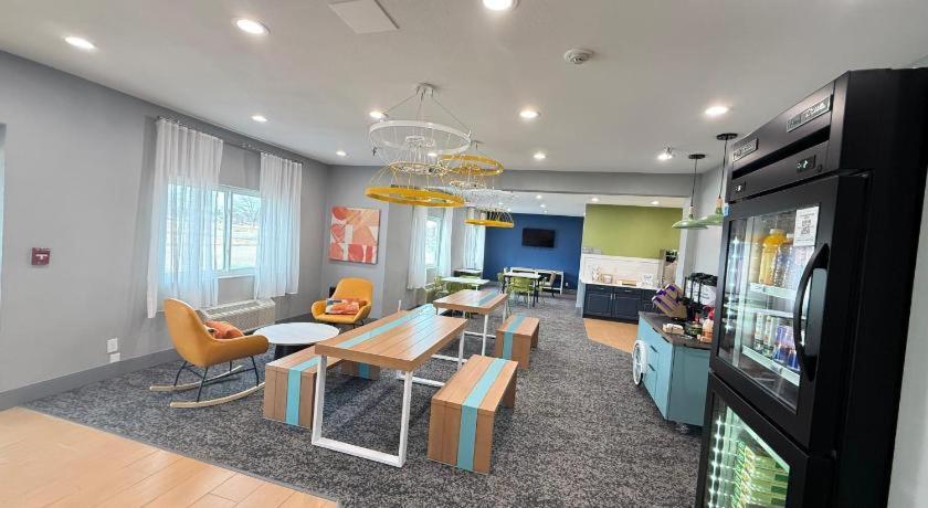 Americinn By Wyndham Moline Airport Quad Cities Bagian luar foto